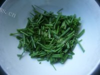 美味的三文鱼头火锅做法图解4)