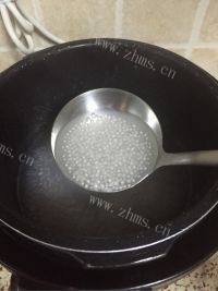 自制芒果椰汁西米露做法图解2)