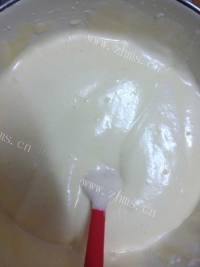 自制芒果蛋糕卷做法图解3)