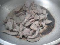 「DIY美食」青椒炒猪肝做法图解7)