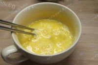 下饭的腊肠蛋炒饭做法图解3)