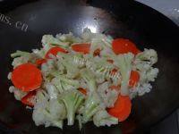 家常菜花菜炒肉片做法图解7)