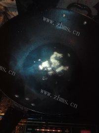 常吃不腻的香菇炒肉做法图解4)