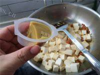 家常菜蟹粉豆腐做法图解14)
