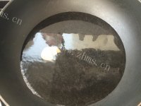 皮蛋火腿豆苗汤做法图解7)