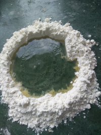 喷香的榨菜鲜肉月饼做法图解1)