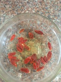 美味的香菇排骨汤做法图解4)