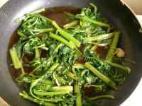 家常芹菜叶炖豆腐做法图解8)