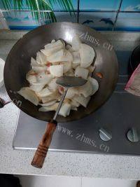 炒萝卜片做法图解7)