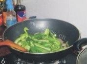 家常菜青椒炒腊味做法图解6)