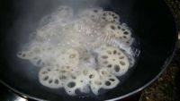家常菜莲藕炒肉片做法图解3)