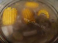 鲜香玉米莲藕排骨汤做法图解10)