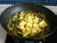 美味的芸豆炖土豆做法图解9)