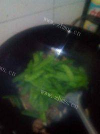 家常菜荷兰豆炒香肠