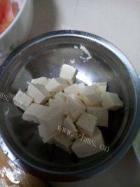 美味的西红柿豆腐汤做法图解1)