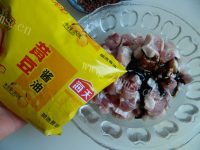 香软的川味炸酥肉做法图解2)