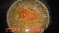 营养干贝虾仁粥做法图解6)