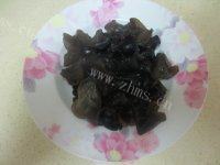 美味健康的凉拌黑木耳做法图解2)