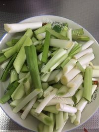 家常菜蒜苗鸡蛋做法图解1)