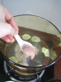 美味的金针菇肉丸汤做法图解6)
