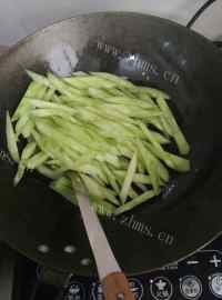 珍馐美味的黄瓜炒鸡蛋做法图解4)