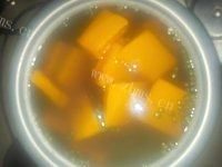 美味早餐绿豆南瓜粥做法图解3)