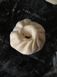 简易的香菇猪肉包做法图解11)