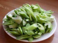 美味的西芹虾仁做法图解3)
