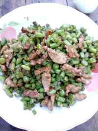 家常豇豆丁炒肉做法图解4)