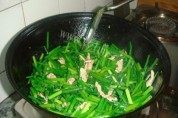 肉炒韭苔做法图解3)