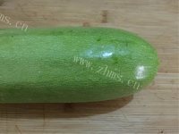 简单的凉拌西葫芦做法图解1)