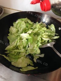 独特的手撕包菜做法图解9)