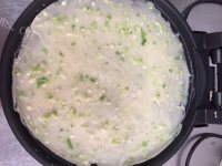 自制葱花鸡蛋煎饼做法图解9)