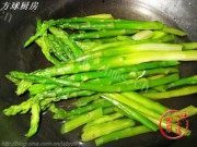清脆的响油芦笋做法图解1)