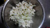 家常菜西红柿炒菜花做法图解2)