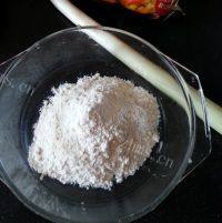 可口的蔬菜海鲜煎饼做法图解2)