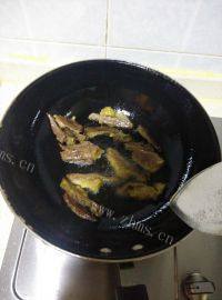 美味的牛肉抓饭做法图解4)
