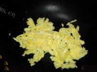 色香味浓的鸡蛋炒韭菜的做法图解三