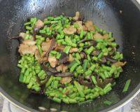 家常菜豆角炒肉