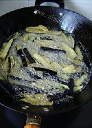 家常菜剁椒烧茄子做法图解3)