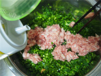 美味的小白菜猪肉水饺做法图解6)