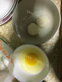 清蒸鸡蛋鱿鱼肉饼做法图解2)