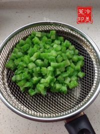 家常菜苦瓜摊鸡蛋做法图解6)