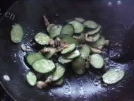 黄瓜炒肉片