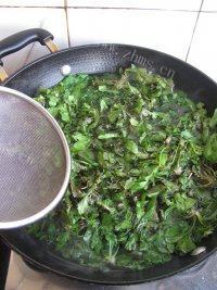 自己做的荠菜猪肉水饺做法图解2)