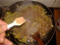 家常黄豆芽炒粉条做法图解7)