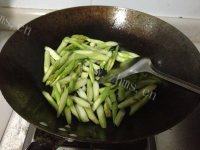 自制芦笋炒大虾做法图解7)
