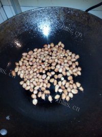 下酒菜糖炒花生做法图解3)
