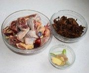 营养丰富的蘑菇炖小鸡做法图解1)