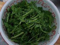 家常菜茼蒿炒肉丝做法图解1)